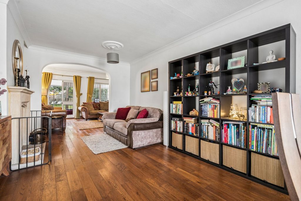 Additional image 28 of 4 bed detached house for saleWellesley Avenue, Iver SL0