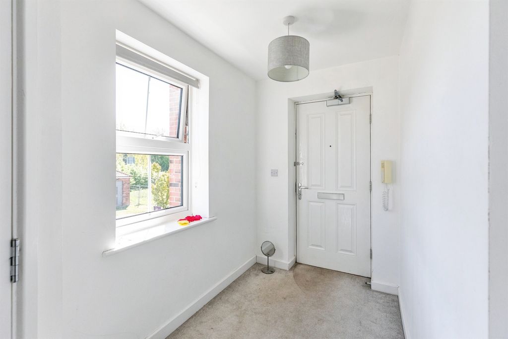 2 bed flat for saleNina Carroll Way, Kettering NN15 photo 2