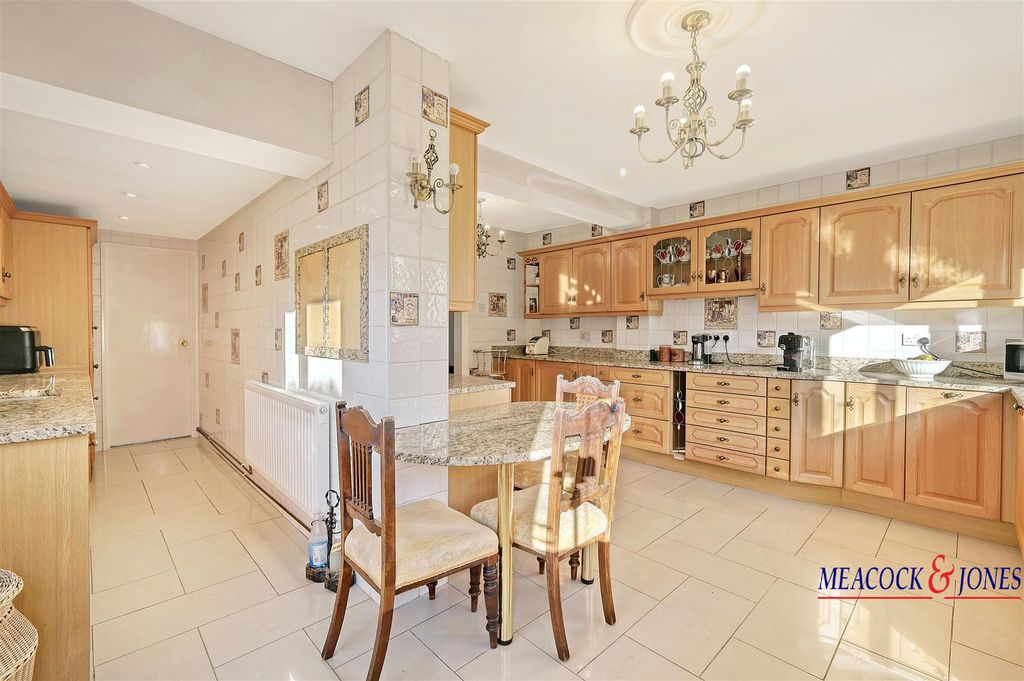 4 bed detached house for saleTor Bryan, Ingatestone, Essex CM4 photo 2