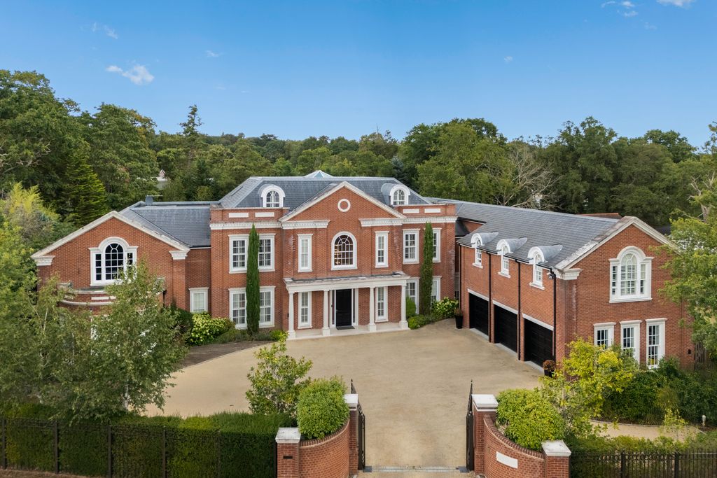 8 bed property for saleCoombe Park, Kingston Upon Thames, London KT2
