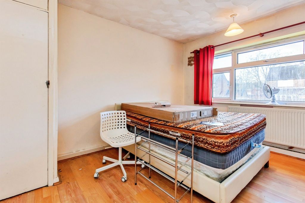 2 bed flat for saleCora Road, Kettering NN16 photo 5