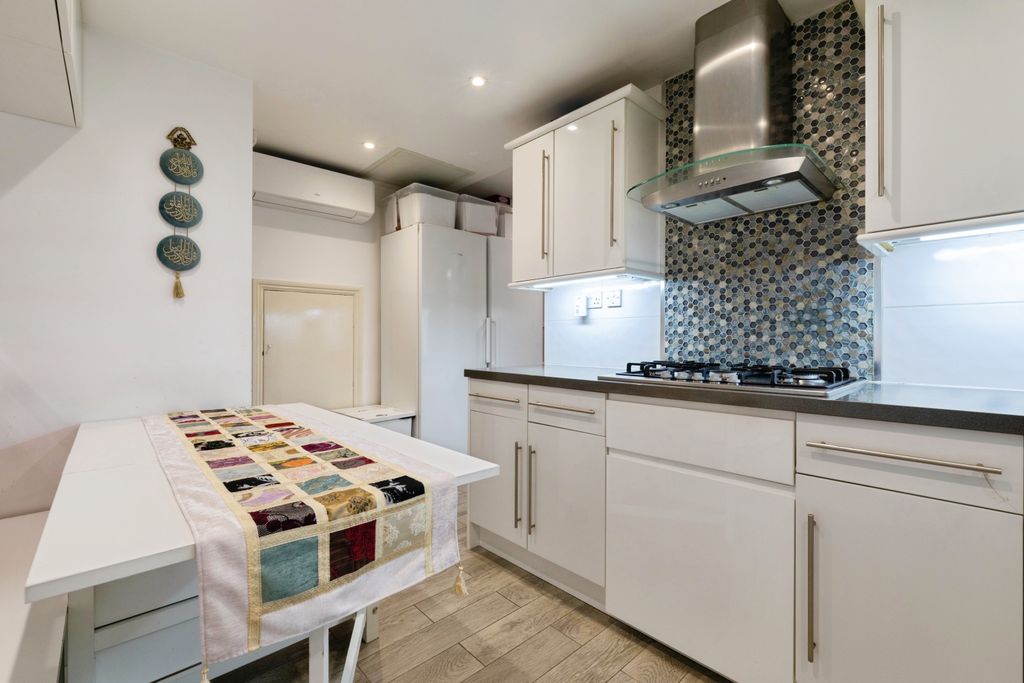Additional image 6 of 2 bed flat for saleWellesley Road, Ilford IG1