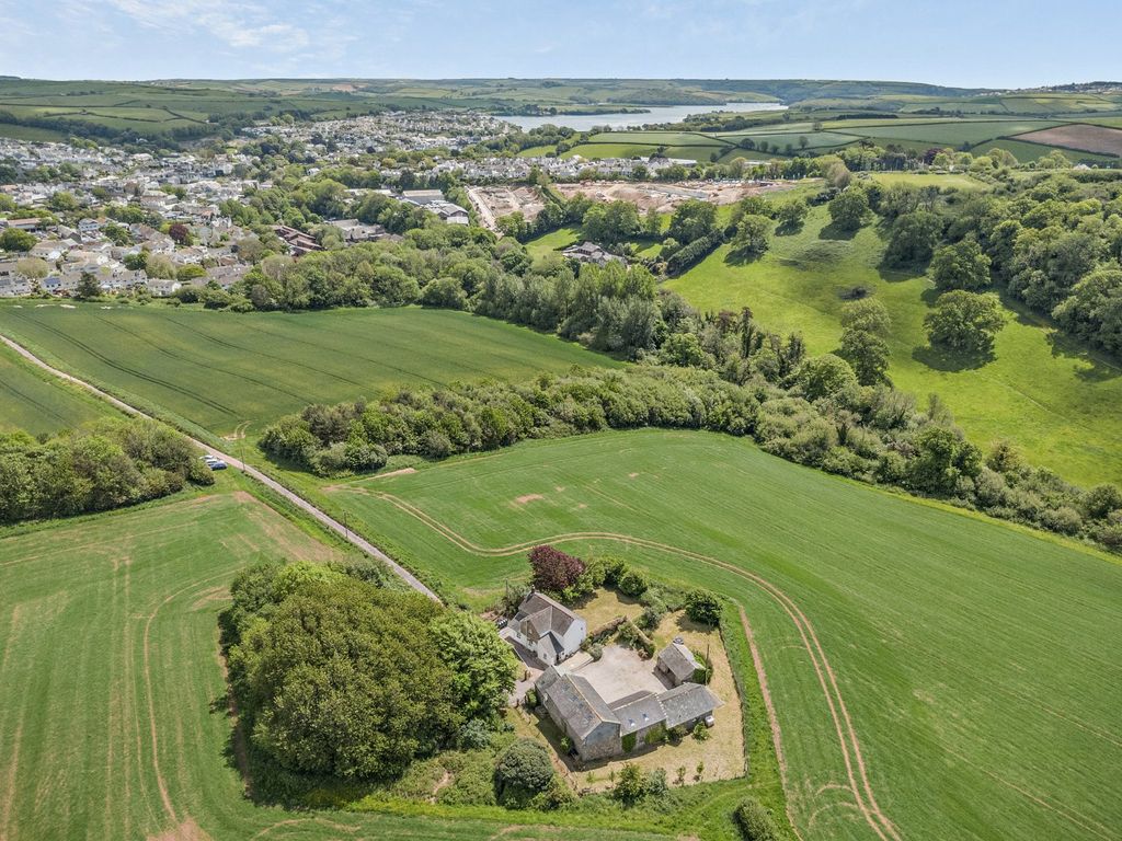 5 bed detached house for saleKingsbridge, Devon TQ7 photo 2