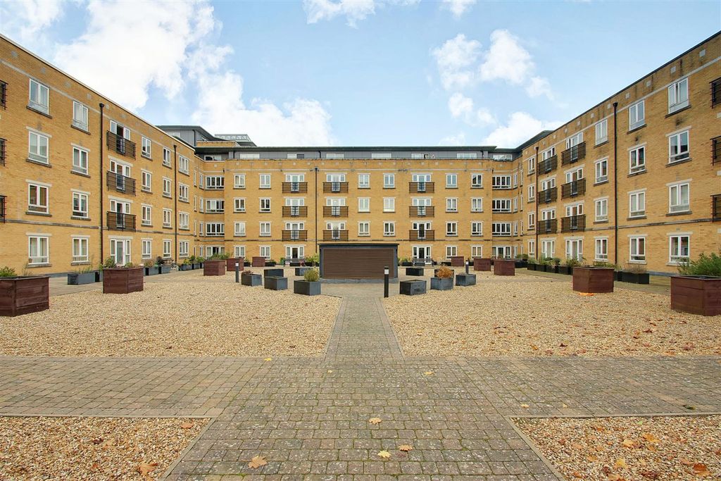 Additional image 14 of 2 bed flat for saleOvaltine Court, Kings Langley WD4