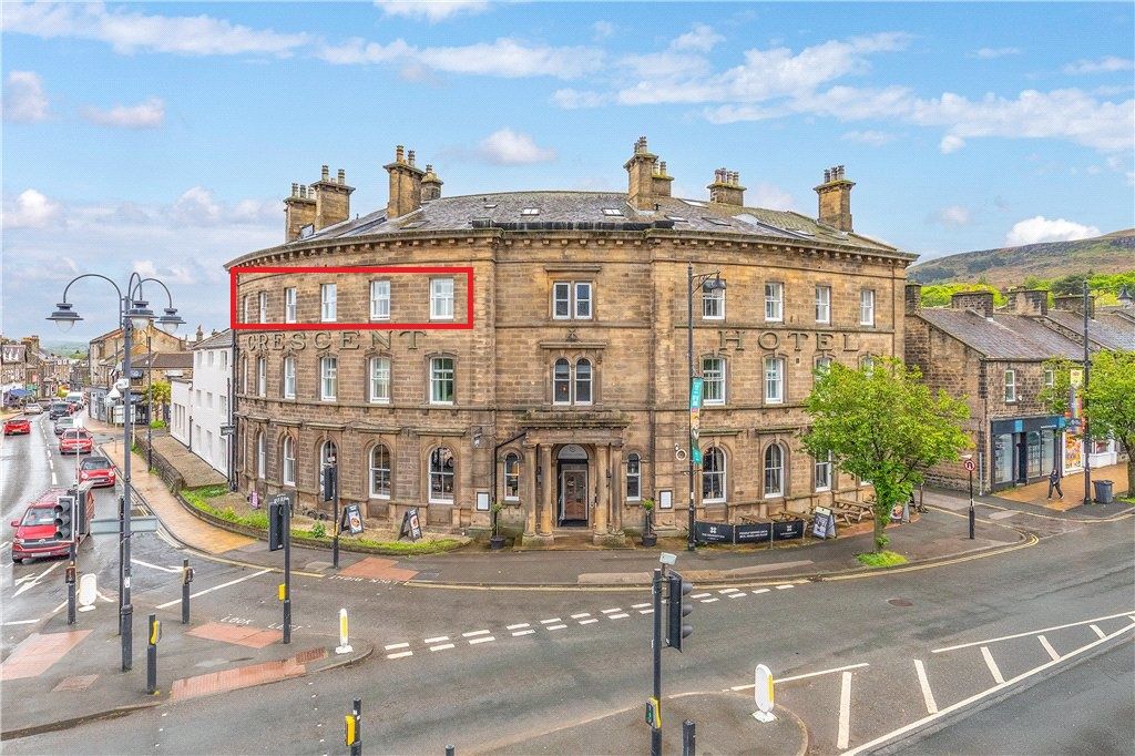 2 bed flat for saleThe Crescent Apartments, Crescent Court, Ilkley, West Yorkshire LS29