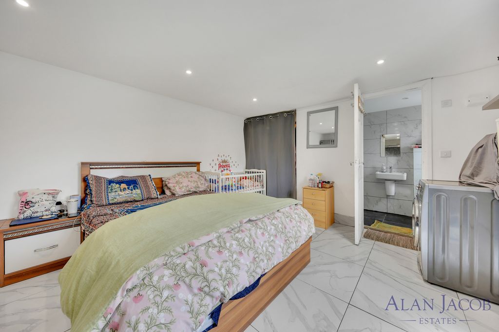 Additional image 33 of 5 bed bungalow for saleJerningham Avenue, Clayhall IG5