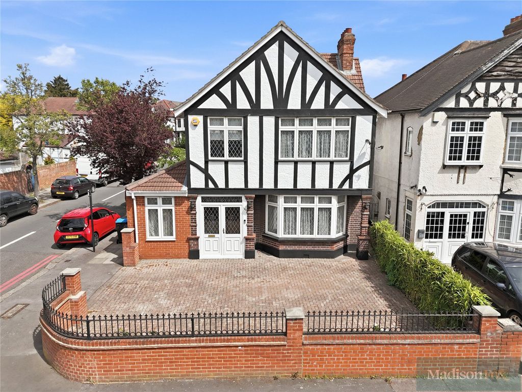 4 bed detached house for saleWoodford Avenue, Ilford IG2