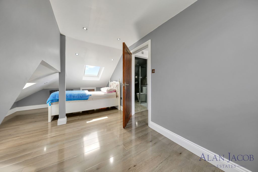 Additional image 8 of 5 bed bungalow for saleJerningham Avenue, Clayhall IG5