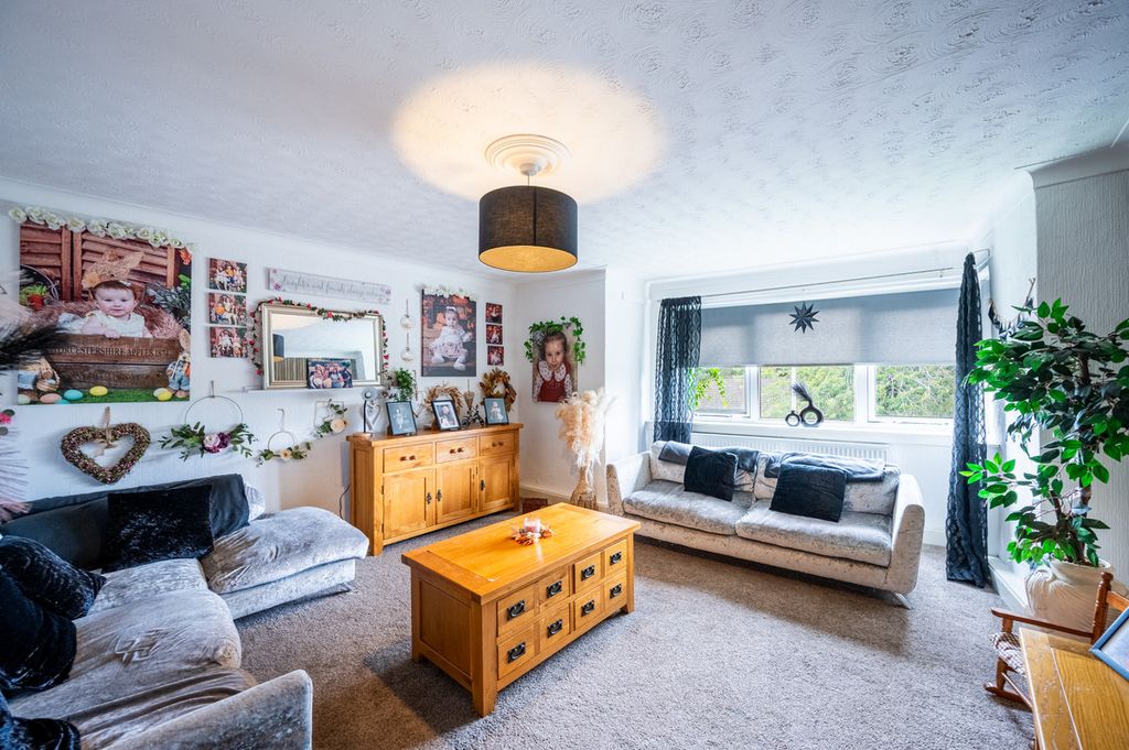2 bed flat for saleWarrix Avenue, Irvine KA12 photo 2