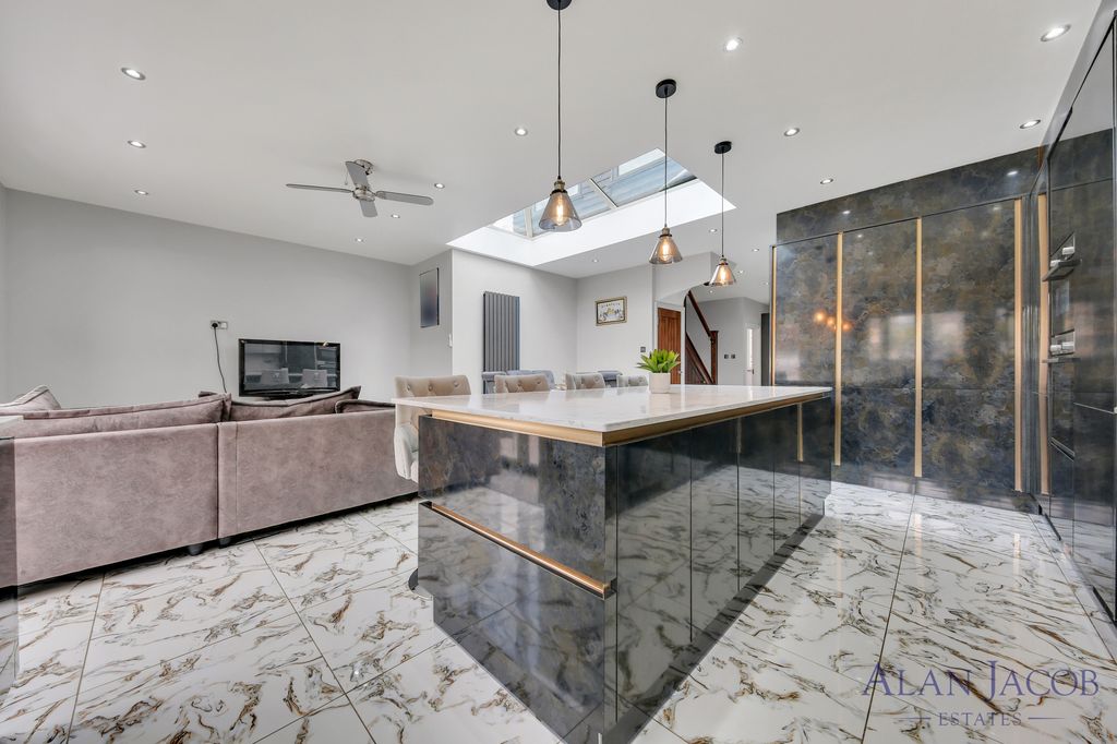 Additional image 31 of 5 bed bungalow for saleJerningham Avenue, Clayhall IG5