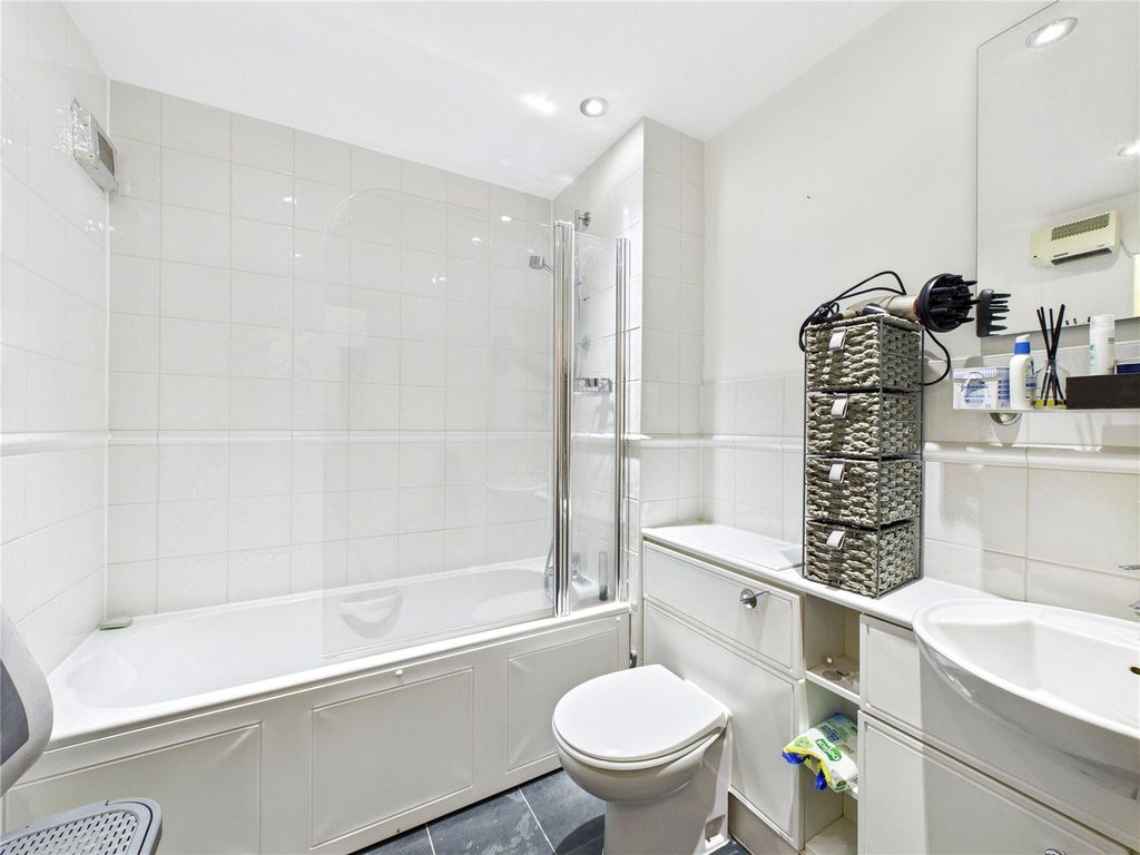 Additional image 6 of 2 bed flat for saleNeptune Square, Ipswich, Suffolk IP4