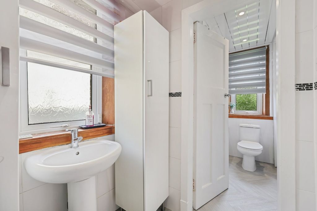 Additional image 4 of 3 bed flat for saleNorth Iverton Park Road, Johnstone, Renfrewshire PA5