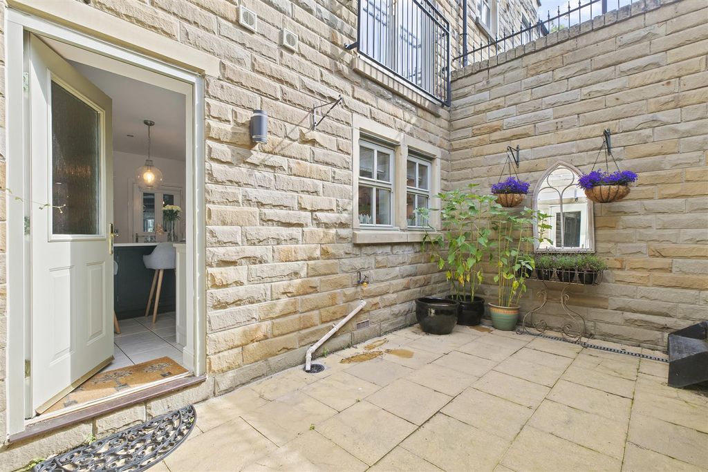 Additional image 14 of 5 bed property for saleCollege Drive, Ilkley LS29