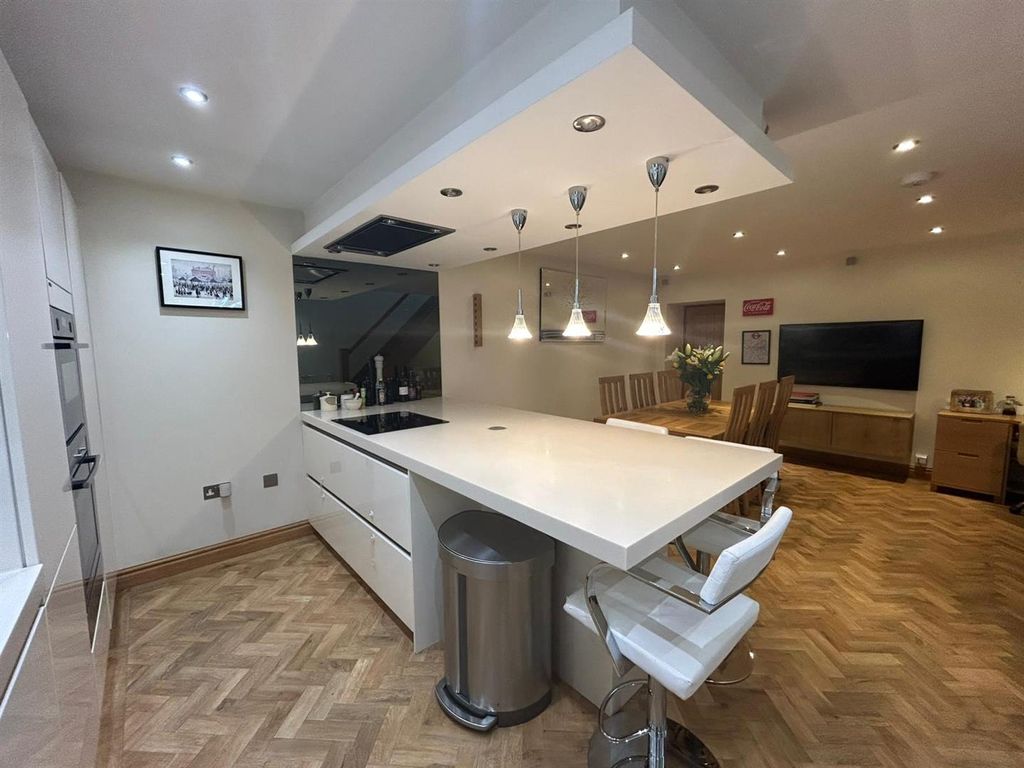 Additional image 2 of 2 bed flat for saleMottram Road, Broadbottom, Hyde SK14