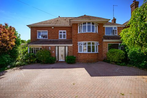 Knoll Drive, Styvechale, - Big Family Home, Amazing Garden, Pool &amp; Separate Annex CV3