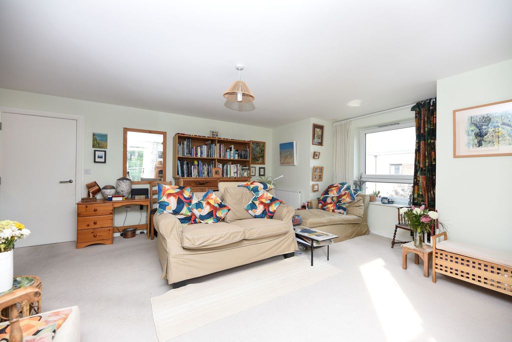 2 bed flat for saleBrookside, Park Square Brookside PE29 photo 2