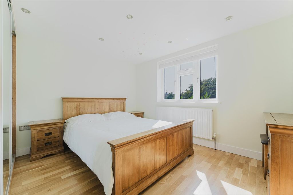 Additional image 10 of 5 bed semi-detached house for saleSt. Margarets Close, Iver SL0