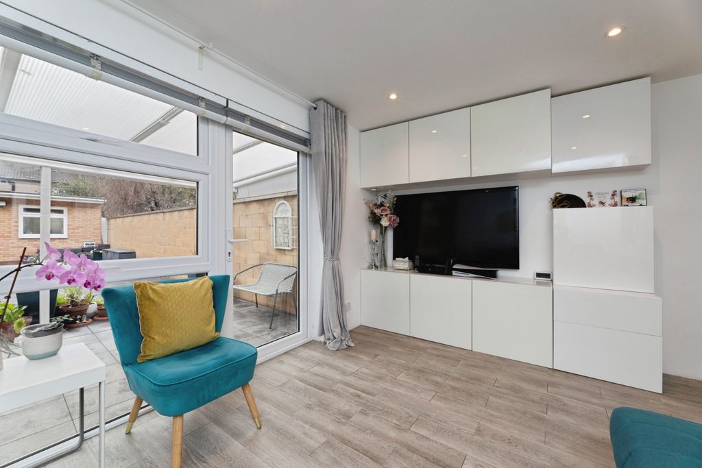 Additional image 10 of 2 bed flat for saleWellesley Road, Ilford IG1