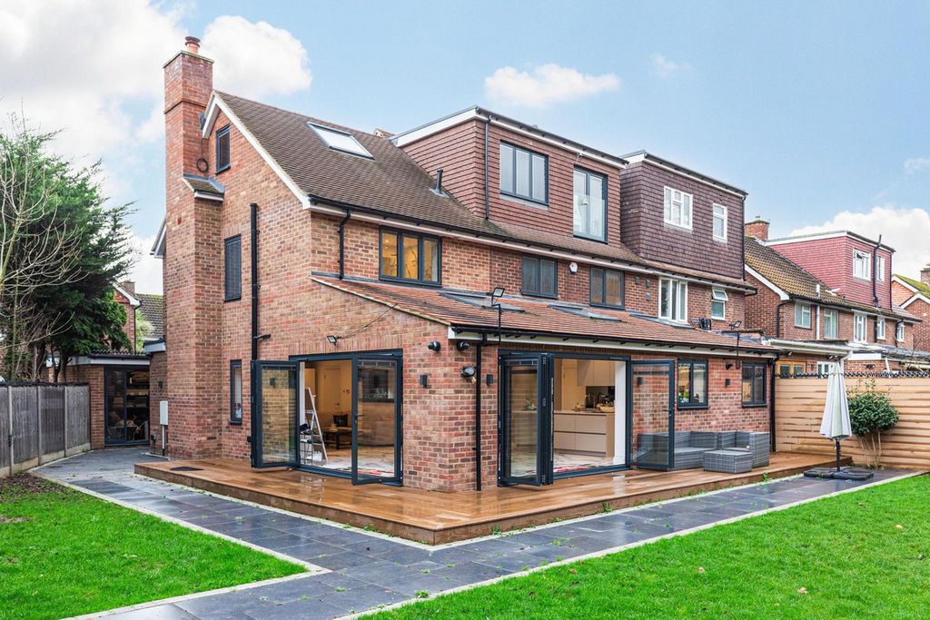 6 bed semi-detached house for saleLynton Close, Isleworth TW7