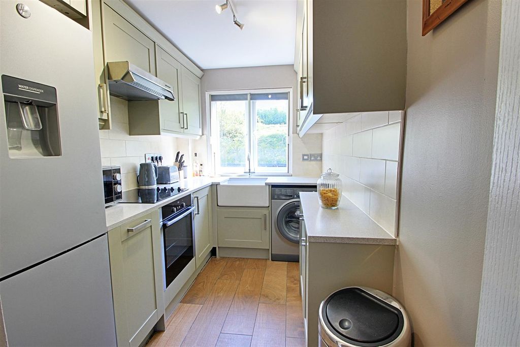 Additional image 3 of 2 bed flat for saleLakeview, Railway Terrace, Kings Langley WD4