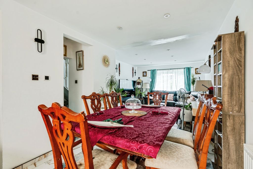 Additional image 13 of 4 bed semi-detached house for saleYork Road, Hungerford RG17