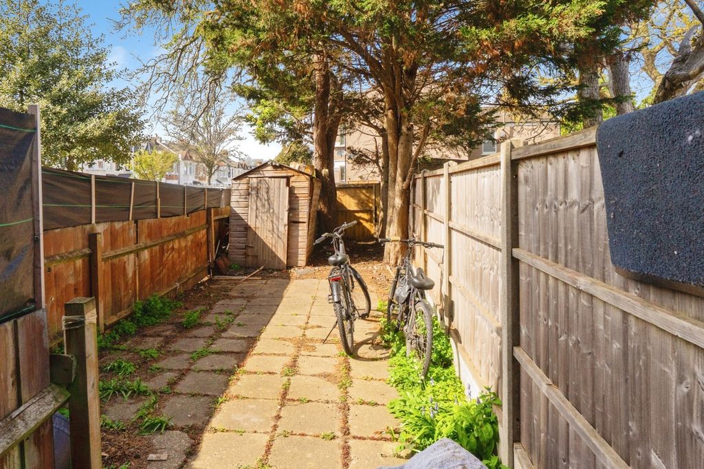 Additional image 13 of 3 bed flat for saleCoventry Road, Ilford IG1