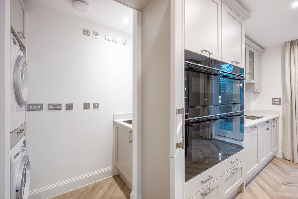 Additional image 10 of 3 bed flat for saleShalford Lodge, Kingston Hill, Kingston Upon Thames KT2