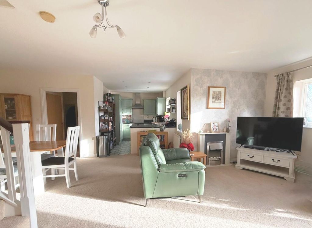 Additional image 3 of 2 bed flat for saleOldnall Road, Kidderminster DY10