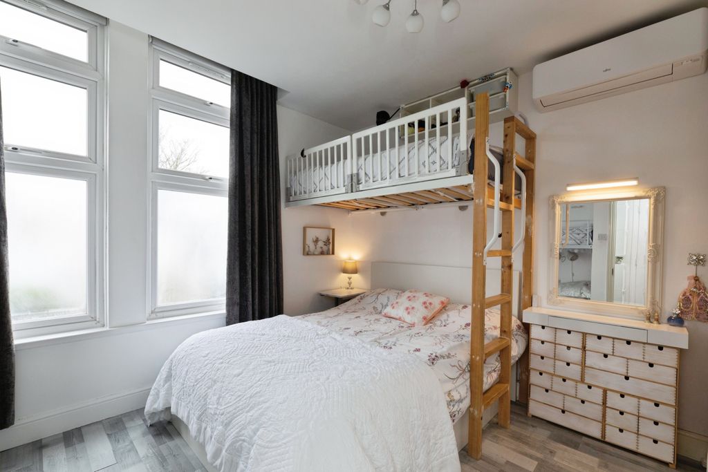 Additional image 16 of 2 bed flat for saleWellesley Road, Ilford IG1