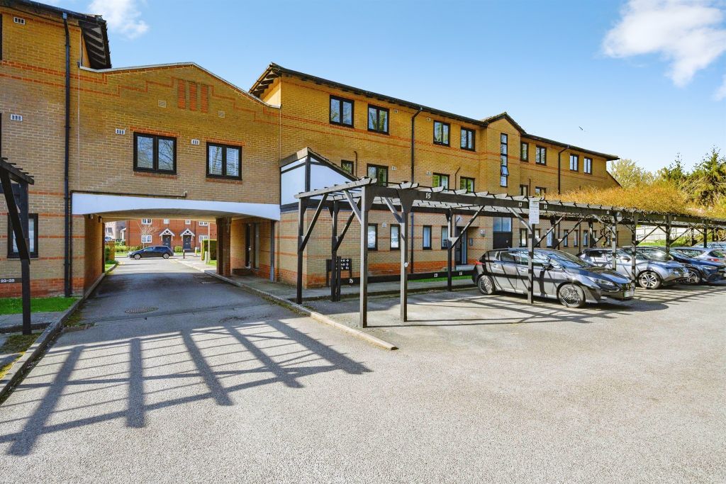 Additional image 18 of 2 bed flat for saleLake View, Railway Terrace, Kings Langley WD4