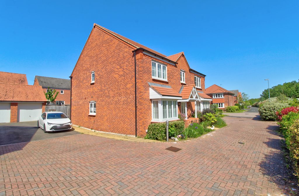 Additional image 2 of 5 bed detached house for saleVanneck Close, Kidderminster DY11