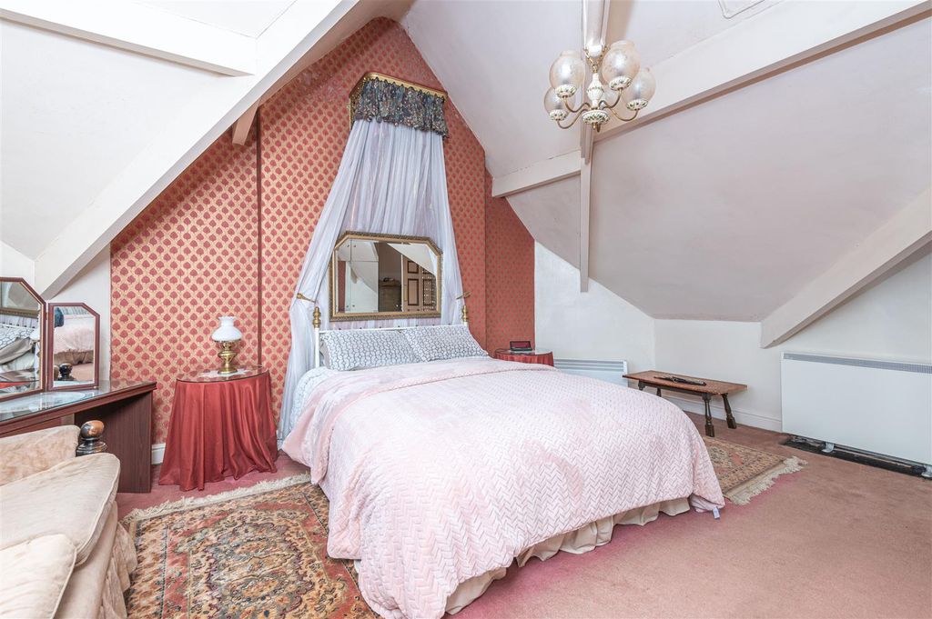 Additional image 38 of 6 bed semi-detached house for salePark Drive, Huddersfield HD1