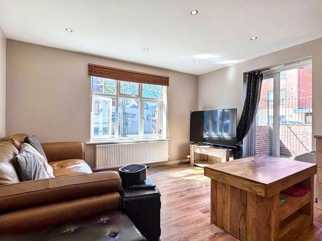1 bed flat for salePalmer Walk, Jarrow NE32 photo 3