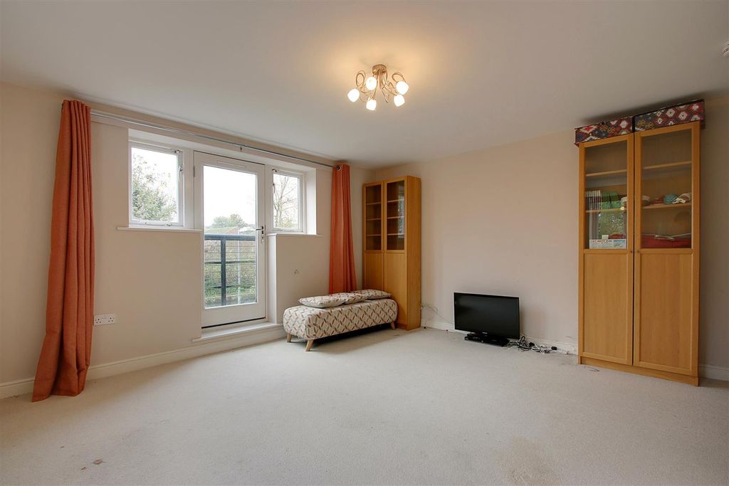 Additional image 6 of 2 bed flat for saleOvaltine Court, Kings Langley WD4
