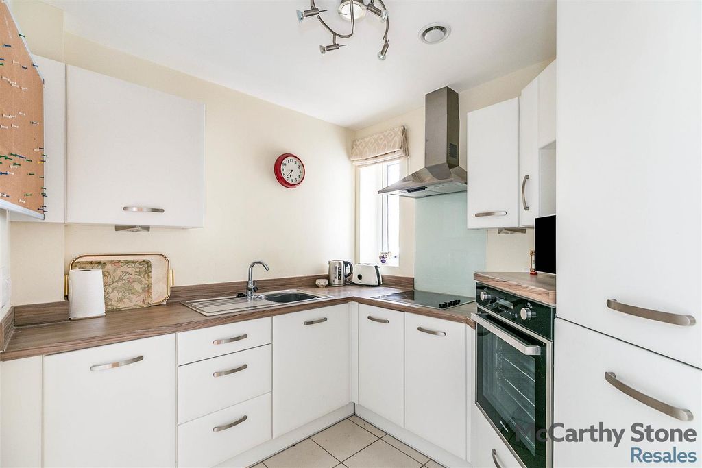 Additional image 6 of 1 bed flat for saleElm Tree Court, High Street, Huntingdon PE29