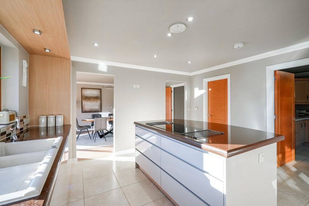 Additional image 4 of 5 bed detached house for saleLongstaff Way, Hartford, Huntingdon PE29