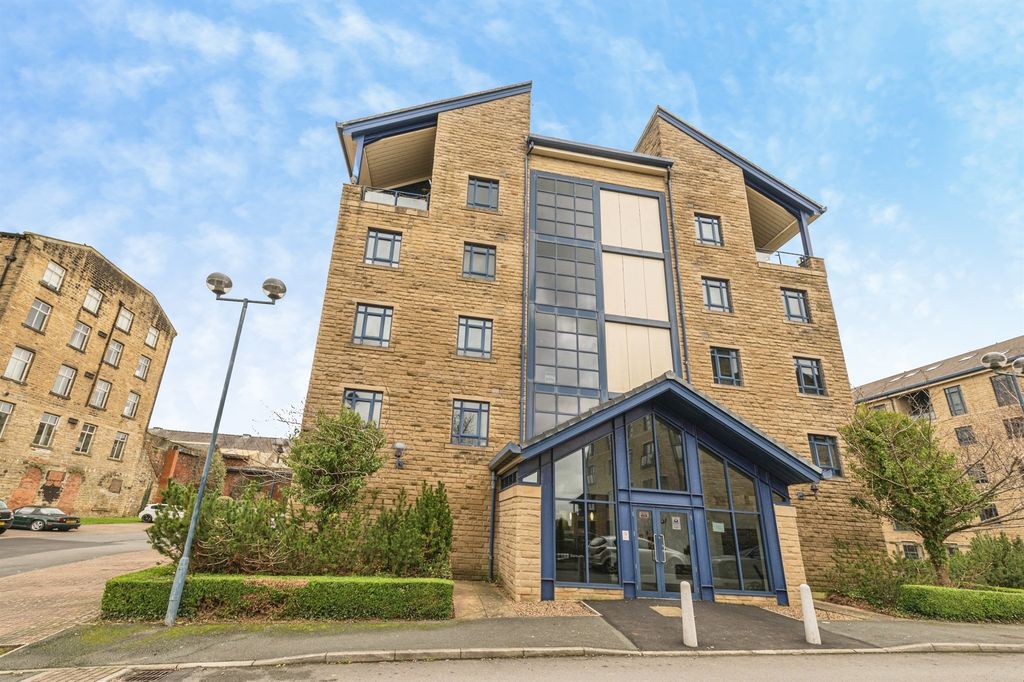 2 bed penthouse for saleEquilibrium, Lindley, Huddersfield HD3