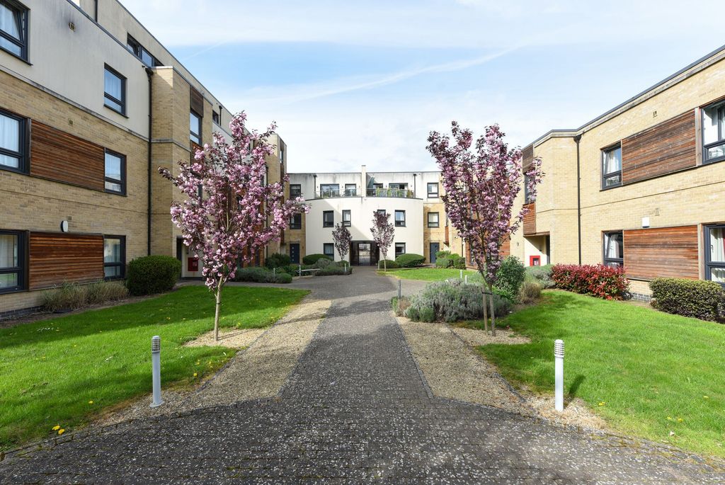 2 bed flat for saleBrookside, Park Square Brookside PE29