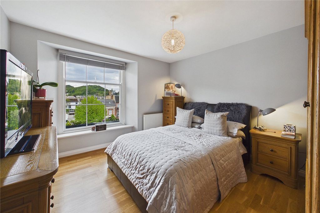 3 bed flat for saleMarket Street, Ilfracombe, Devon EX34 photo 4