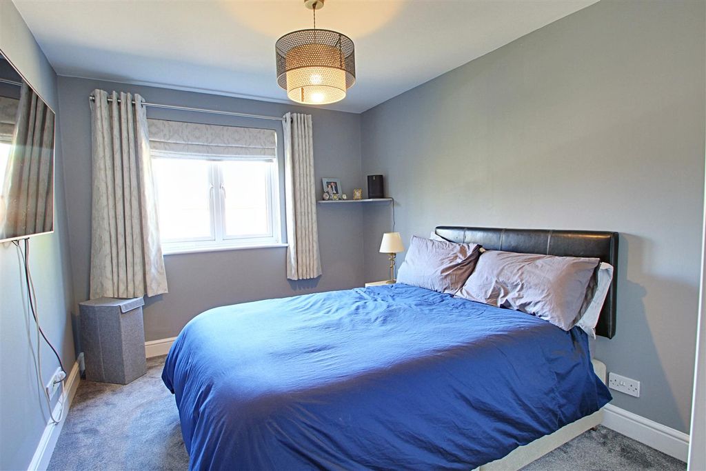 Additional image 10 of 2 bed flat for saleLakeview, Railway Terrace, Kings Langley WD4