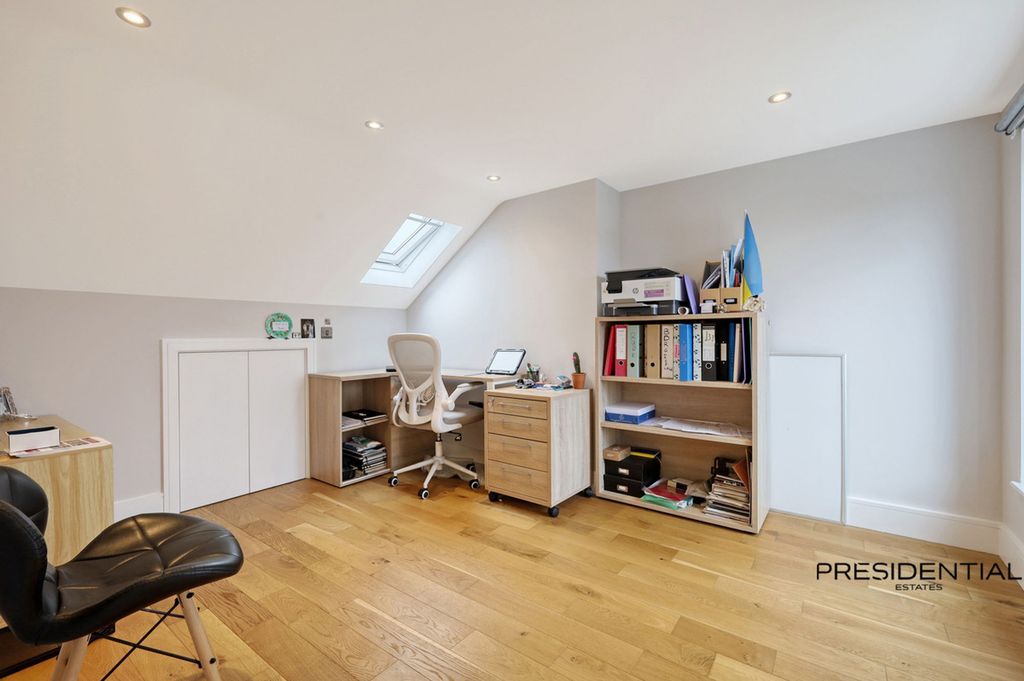 Additional image 33 of 5 bed property for saleKenwood Gardens, Gants Hill IG2
