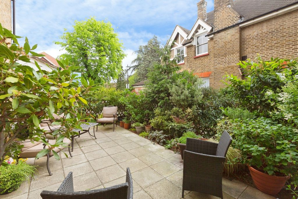 Additional image 11 of 2 bed maisonette for saleThomas Barnardo Way, Barkingside, Ilford IG6