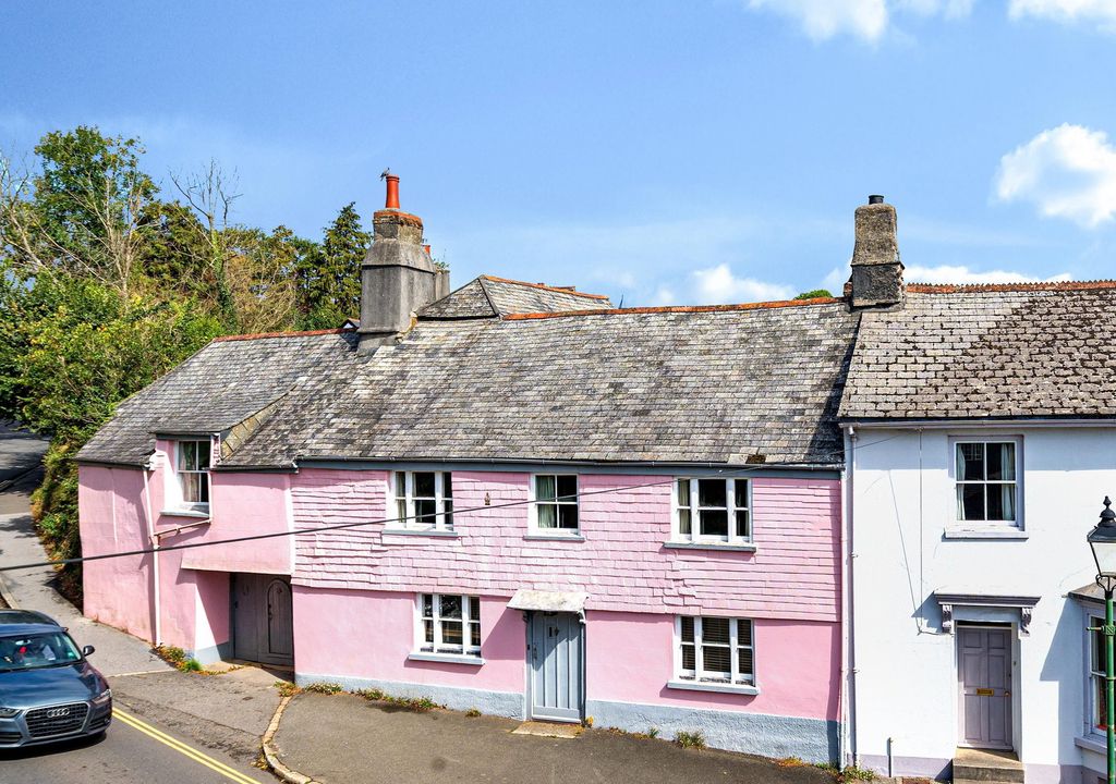 4 bed end terrace house for saleChurch Street, Modbury PL21