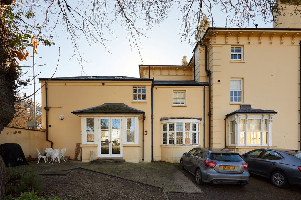 Additional image 2 of 1 bed flat for saleCliftonville, Northampton NN1