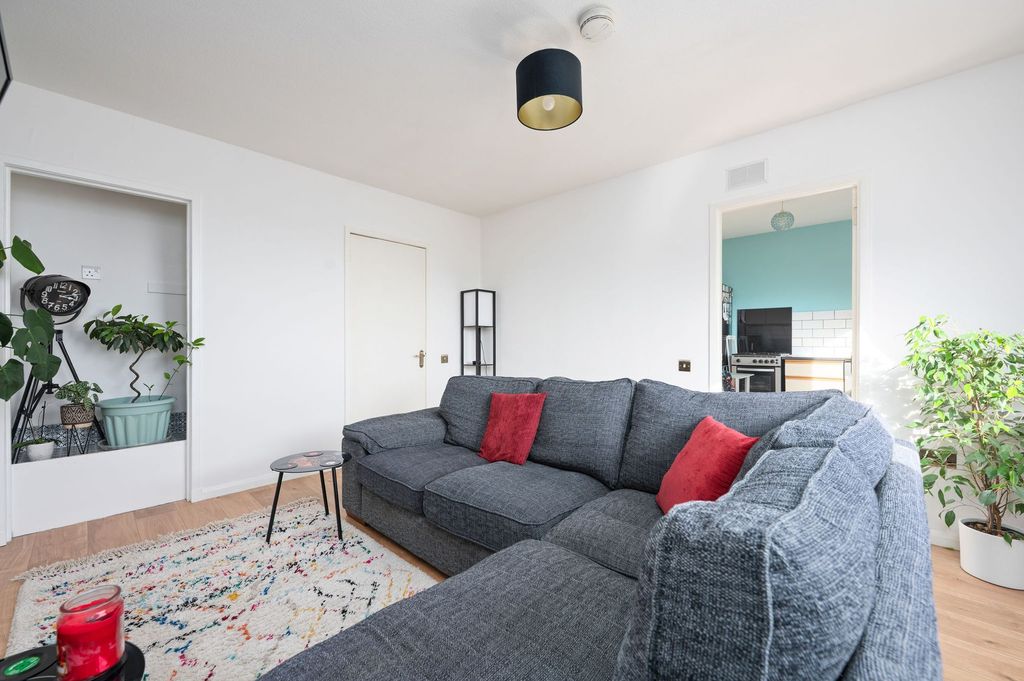 Additional image 6 of 1 bed flat for saleBack'oyards, Inverkeithing KY11