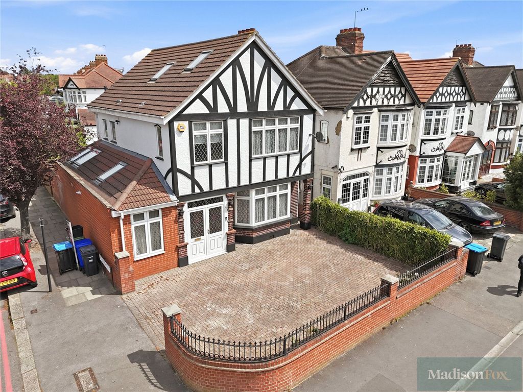 Additional image 31 of 4 bed detached house for saleWoodford Avenue, Ilford IG2