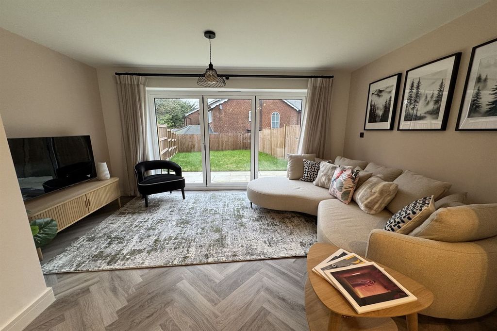Additional image 2 of 4 bed property for saleChurch Mead, Greater Manchester SK14