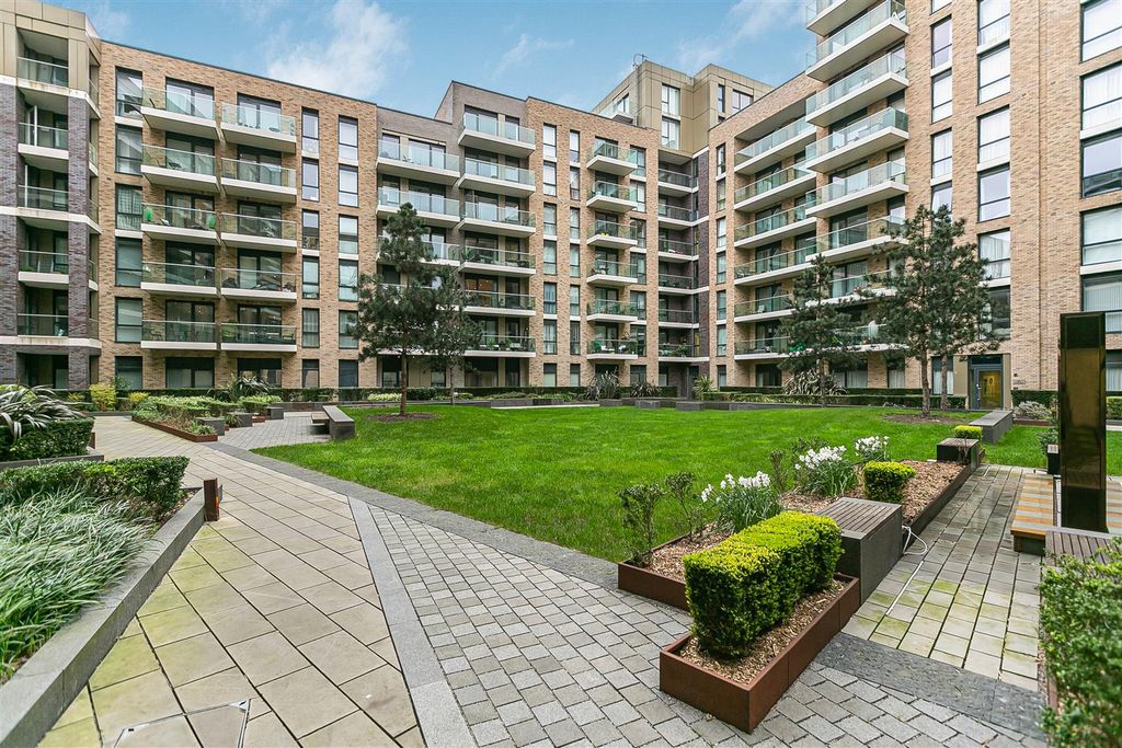 2 bed flat for saleQueenshurst Square, Kingston Upon Thames KT2