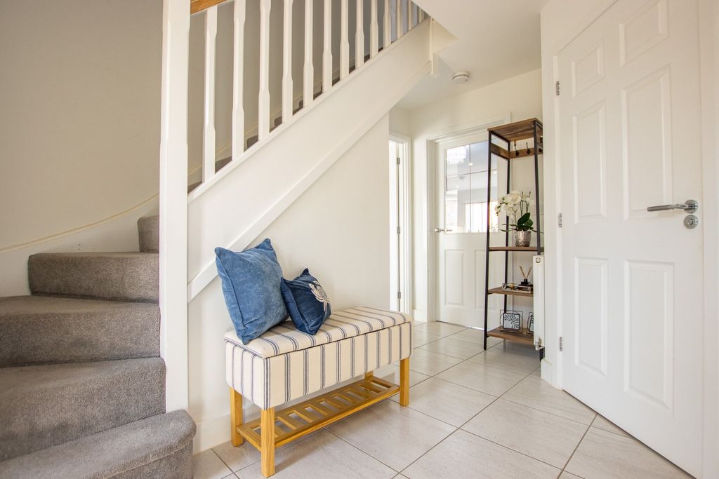 4 bed detached house for salePoppy Crescent, Hunstanton PE36 photo 3