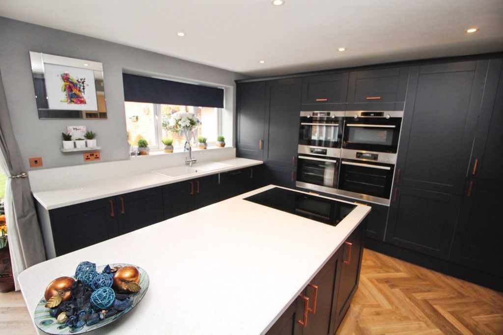 Additional image 8 of 5 bed detached house for saleCrosbie Grove, Silverwoods, Kidderminster DY11